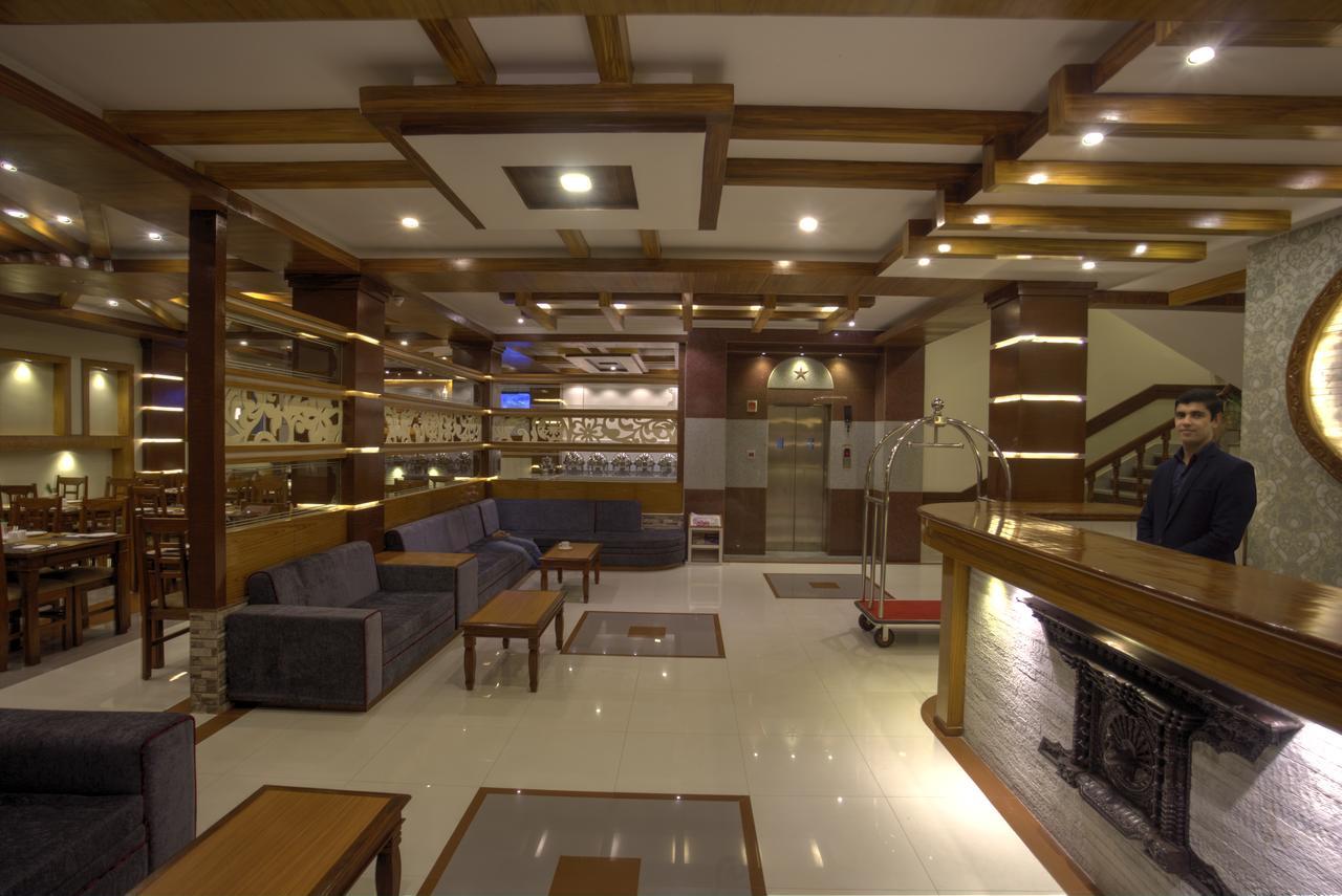 Hotel White Pearl Pokhara Dış mekan fotoğraf