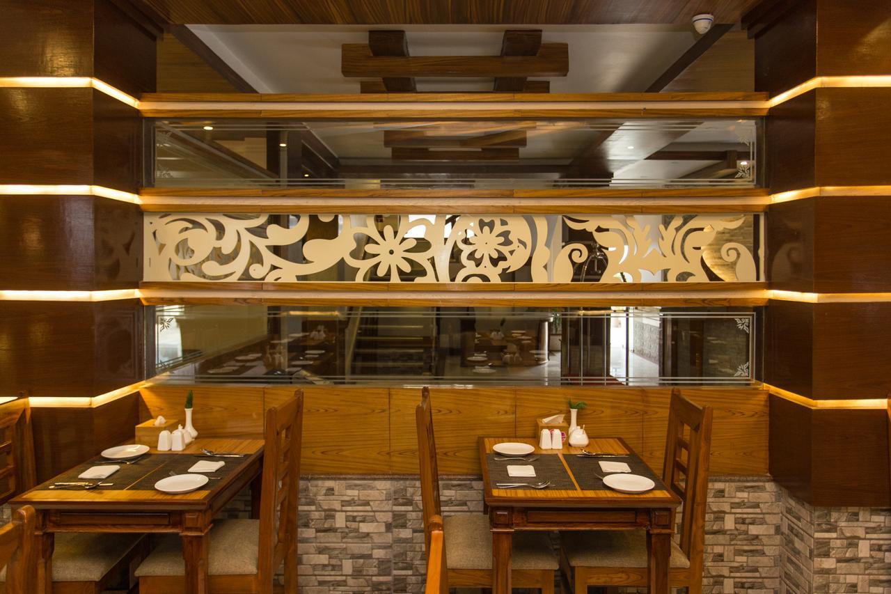 Hotel White Pearl Pokhara Dış mekan fotoğraf