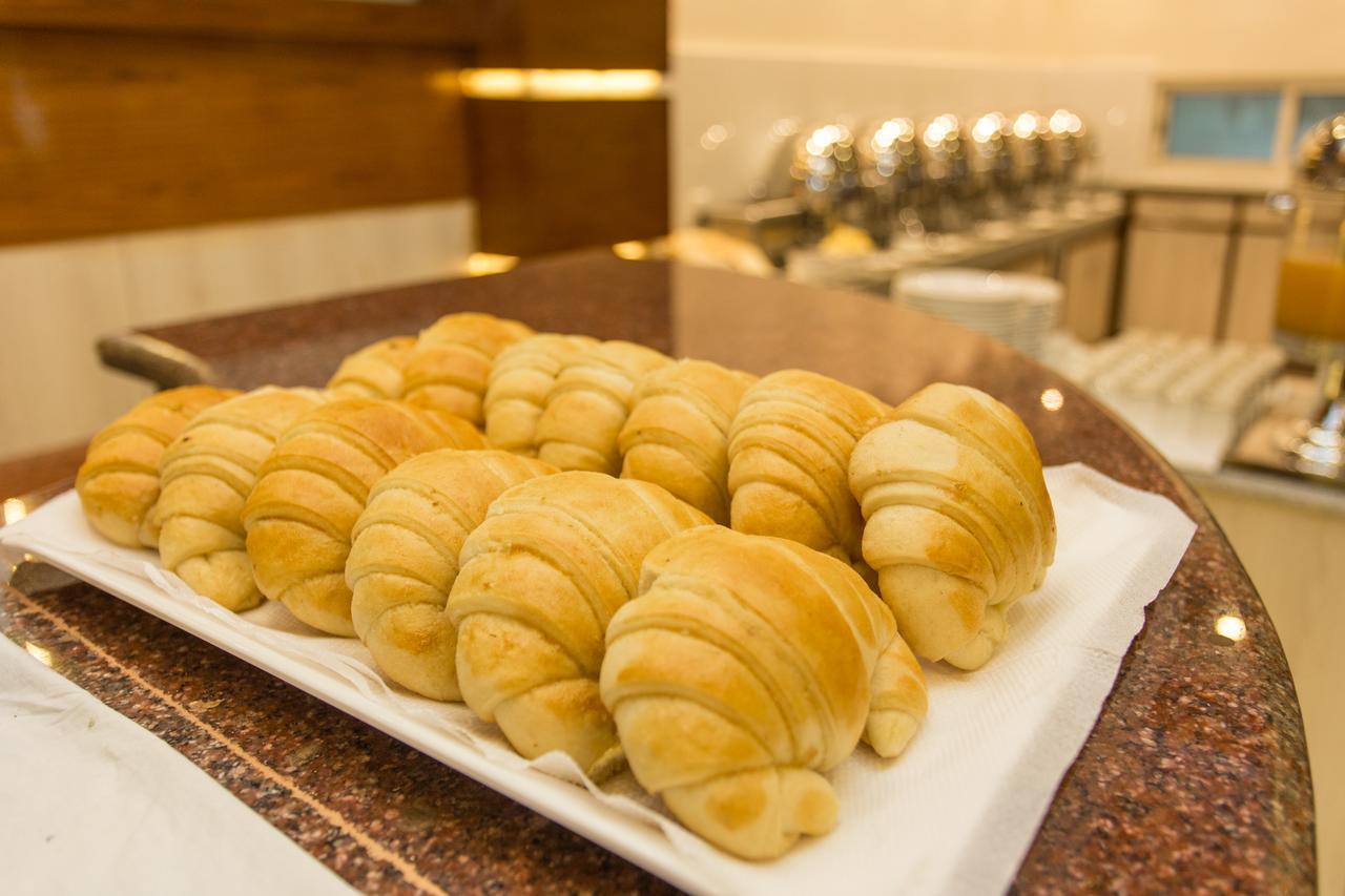Hotel White Pearl Pokhara Dış mekan fotoğraf