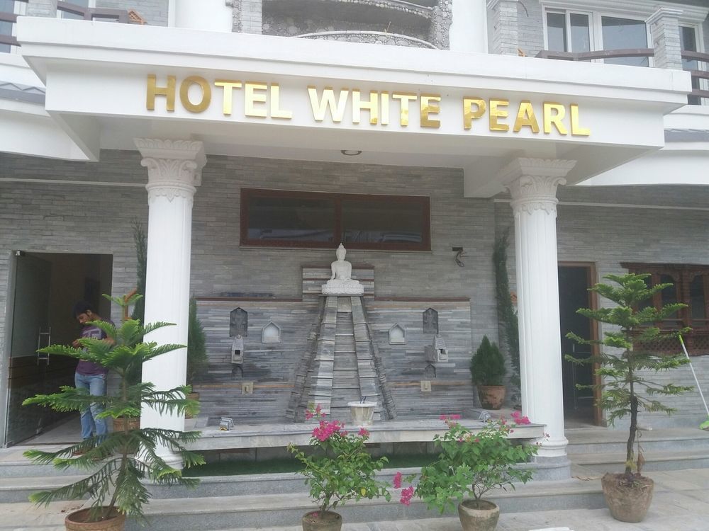 Hotel White Pearl Pokhara Dış mekan fotoğraf
