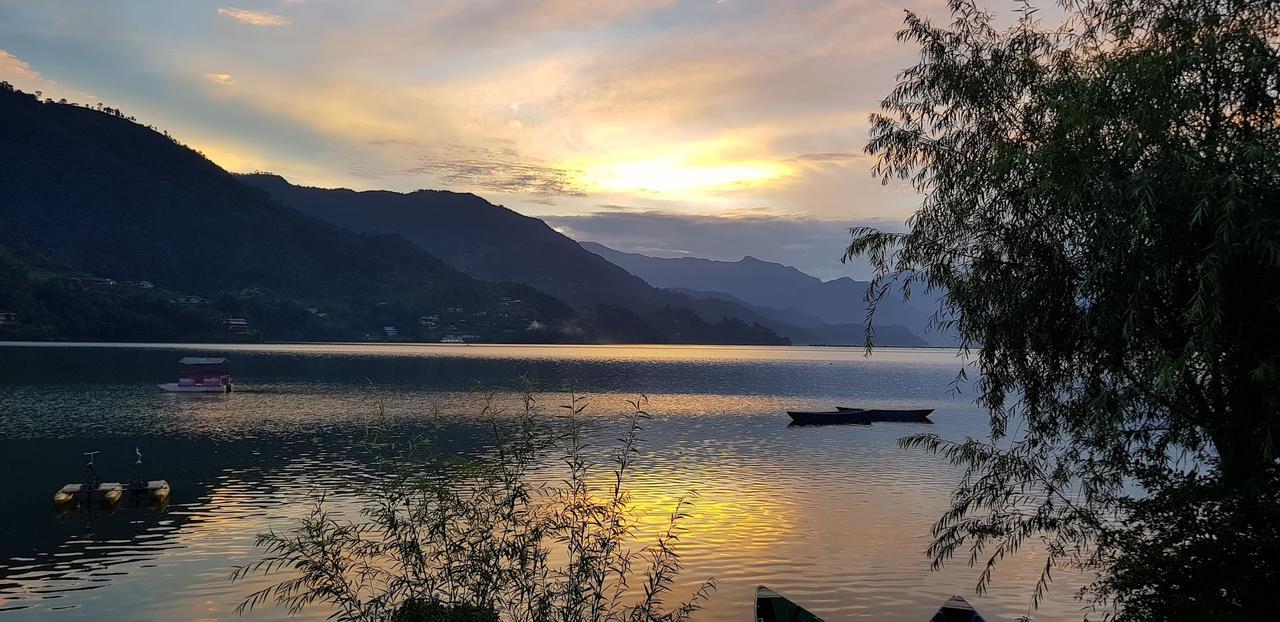 Hotel White Pearl Pokhara Dış mekan fotoğraf