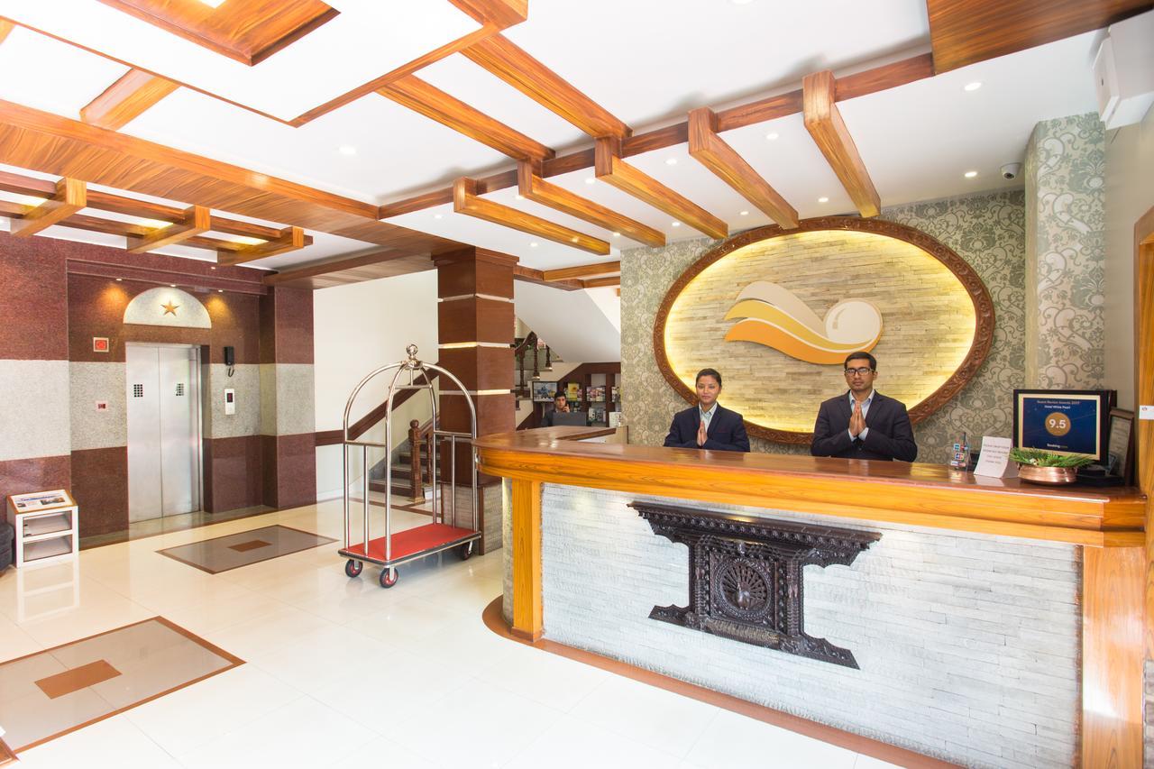 Hotel White Pearl Pokhara Dış mekan fotoğraf