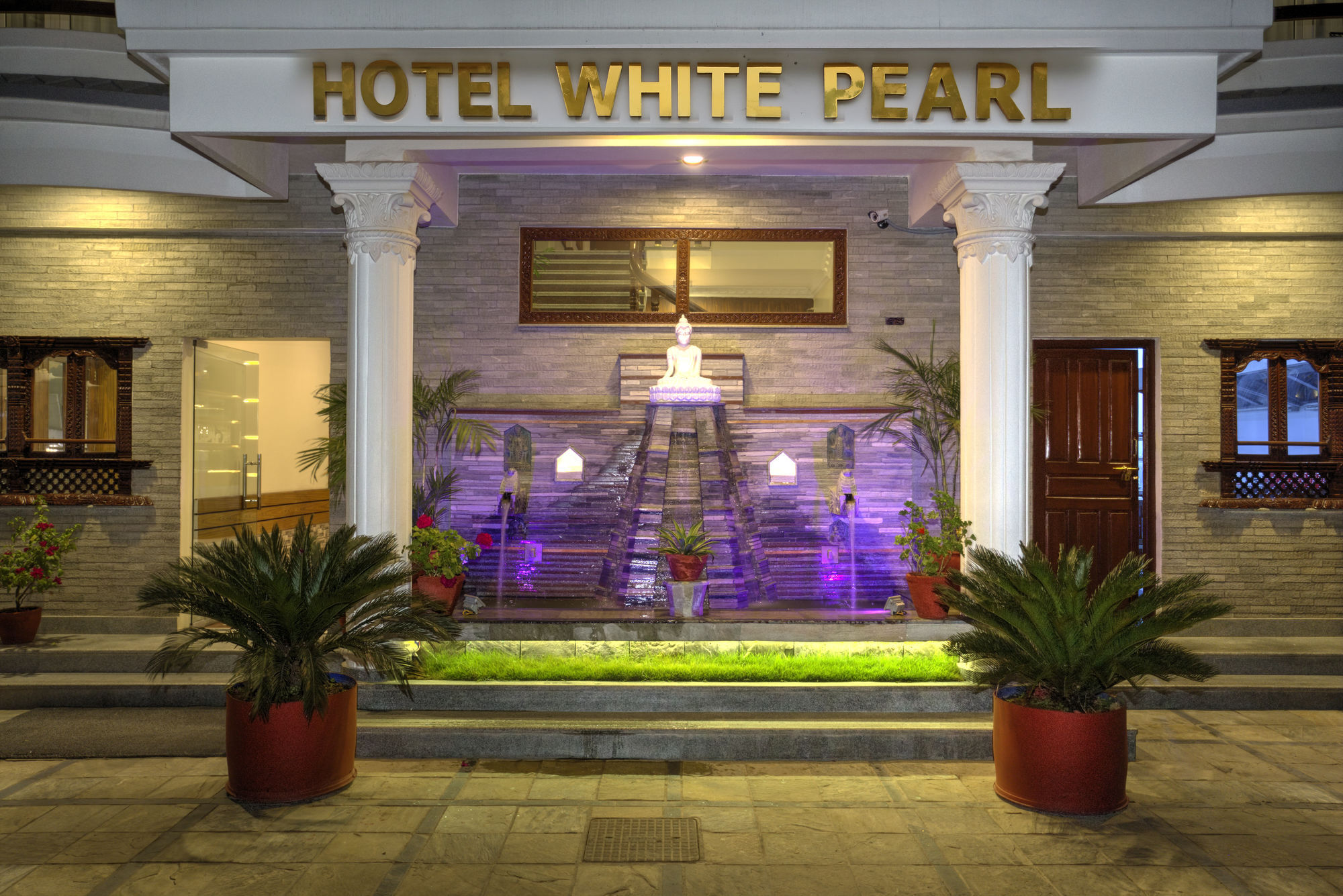 Hotel White Pearl Pokhara Dış mekan fotoğraf