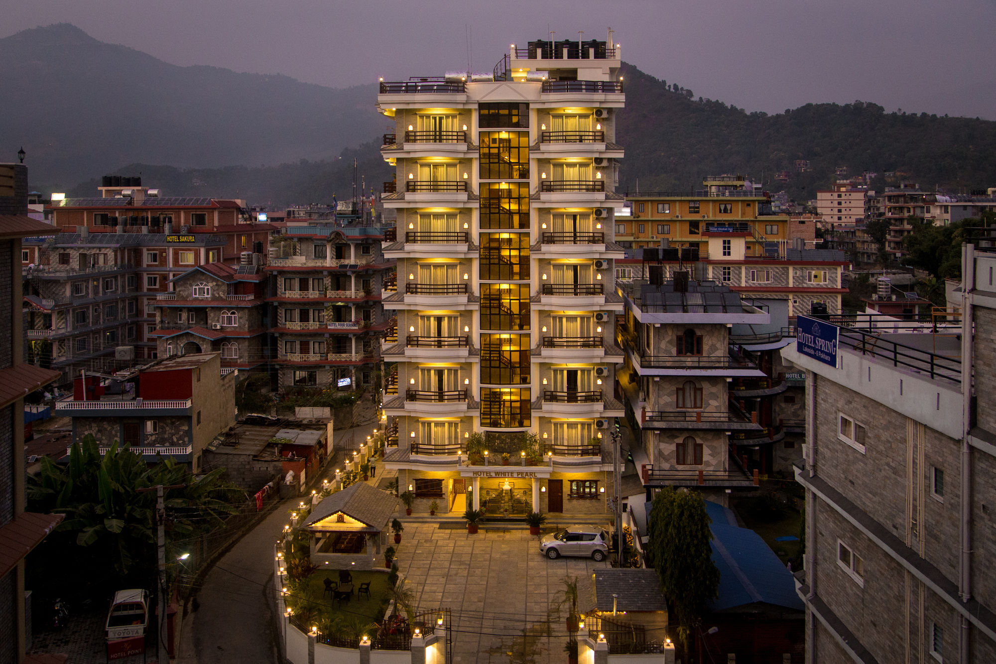 Hotel White Pearl Pokhara Dış mekan fotoğraf