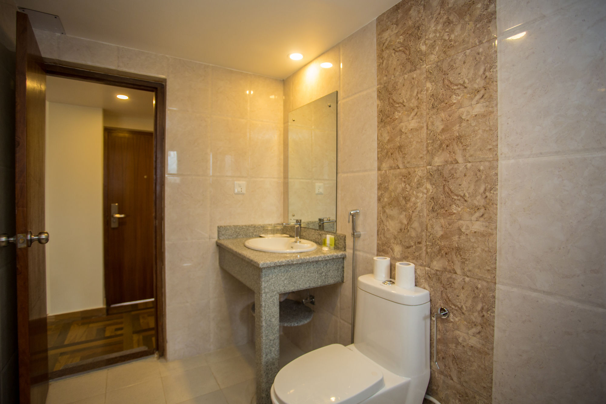 Hotel White Pearl Pokhara Dış mekan fotoğraf