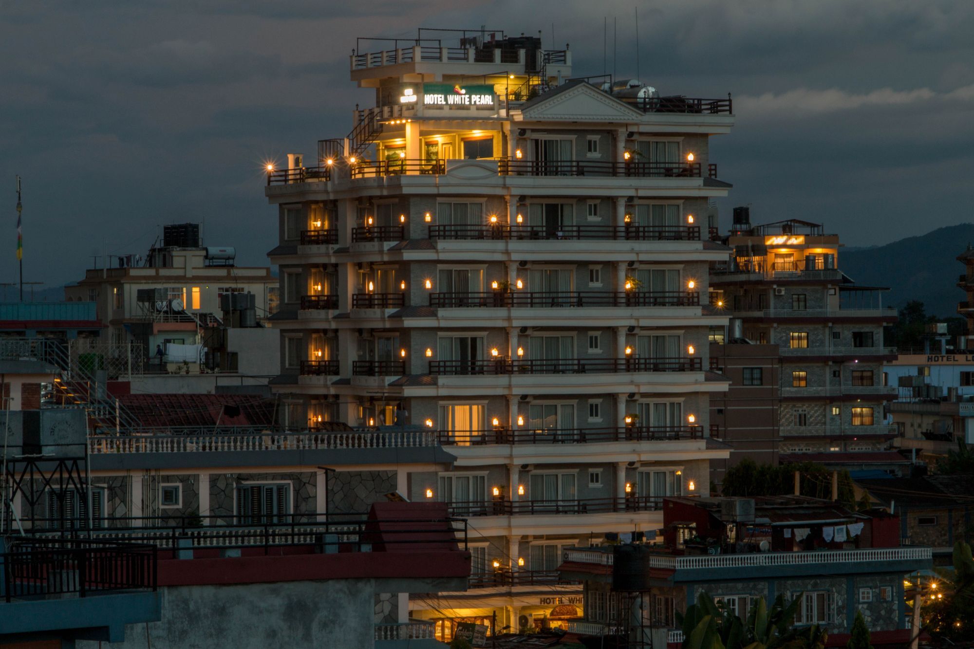 Hotel White Pearl Pokhara Dış mekan fotoğraf